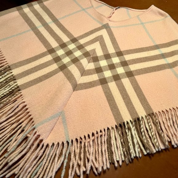 Burberry Cashmere/wool blend Poncho. Classic plaid in pink and brown
Candy Check - Picture 6 of 10